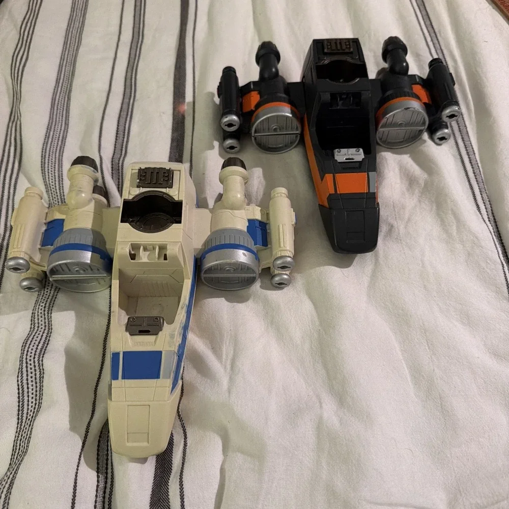 Hasbro 2015 Star Wars Galactic Heroes Poe's  &  Resistance X-Wing Fighter X 2